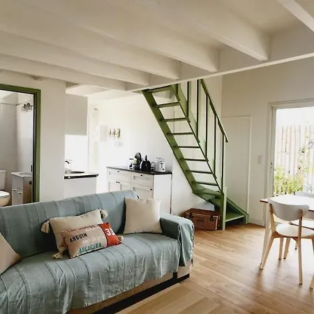 Holiday home Lesoyats33 - Maisonnette Avec Acces Piscine Ares