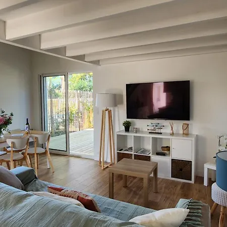 Holiday home Lesoyats33 - Maisonnette Avec Acces Piscine *