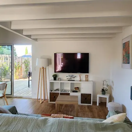 Dom wakacyjny Lesoyats33 - Maisonnette Avec Acces Piscine Ares